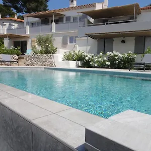 https://home-cassis-maison-mediterrannee.fr-provencehotel.com